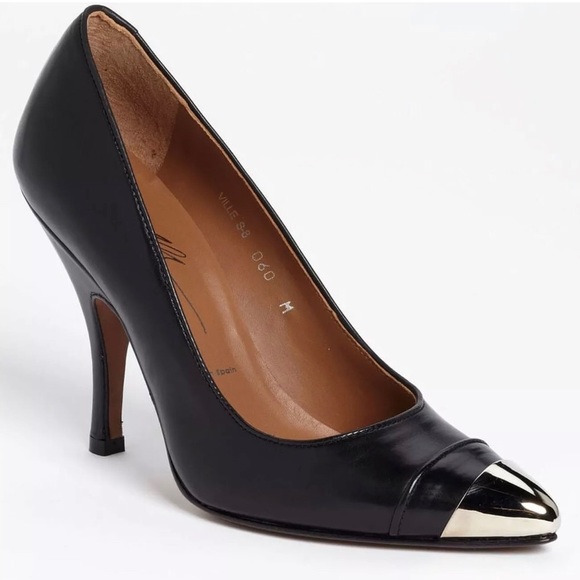 Donald J. Pliner Shoes - Donal J Pliner Authentic Leather Pump shoes Sz 8M